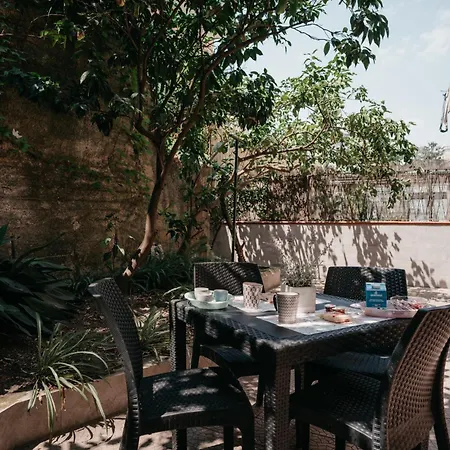Casanapoletana Charme&garden Al Corso